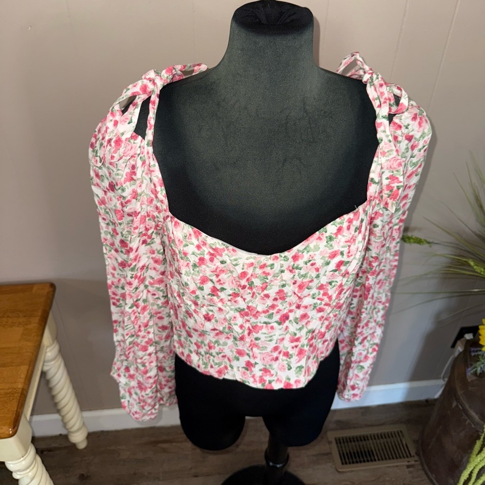 Floral Sweetheart Crop Top with Puff Sleeves - Pink - Picture 13 of 16